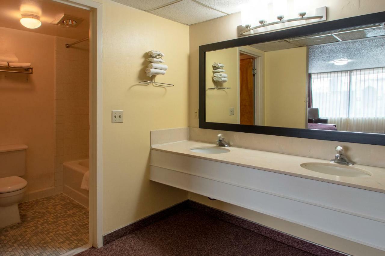Econo Lodge Elko Downtown Area Esterno foto